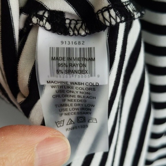 NWOT Vince Camuto Vibrations Striped Tie-Front Top Size M - Picture 5 of 5